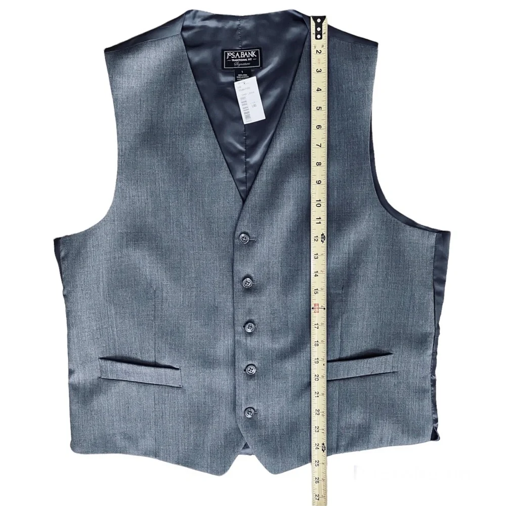 Jos. A. Bank Gray Vest, Signature Collection traditional fit, size large, wool